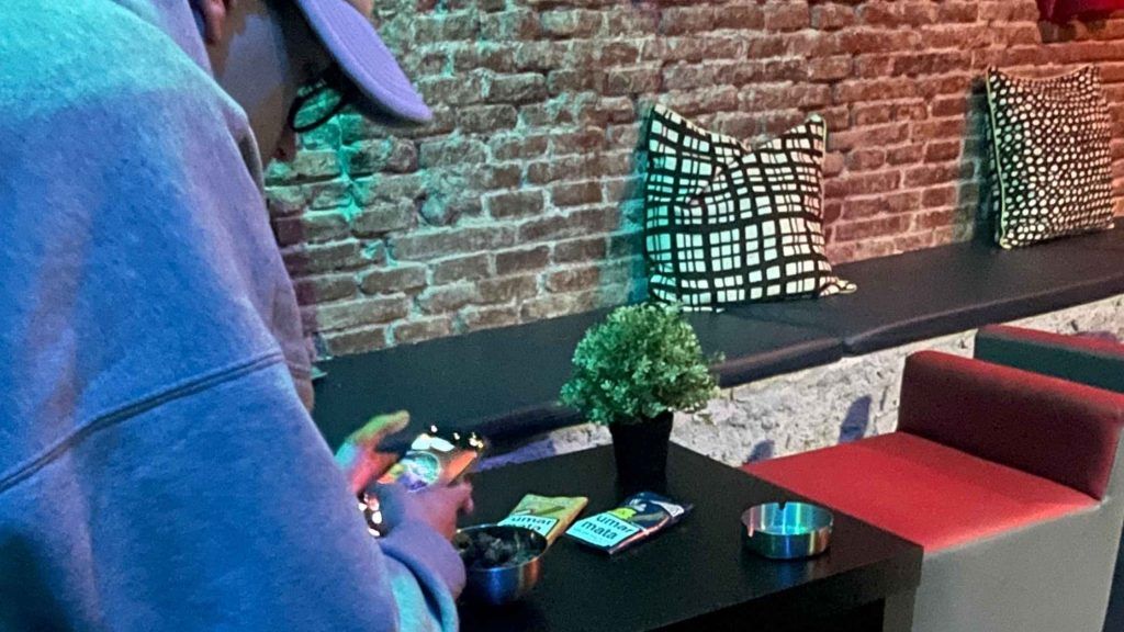 Falcanna Club Madrid: €5 Membership, Central Location, and How to Join a Verified Cannabis Club Best affordable cannabis club Madrid - Falcanna Club lounge area