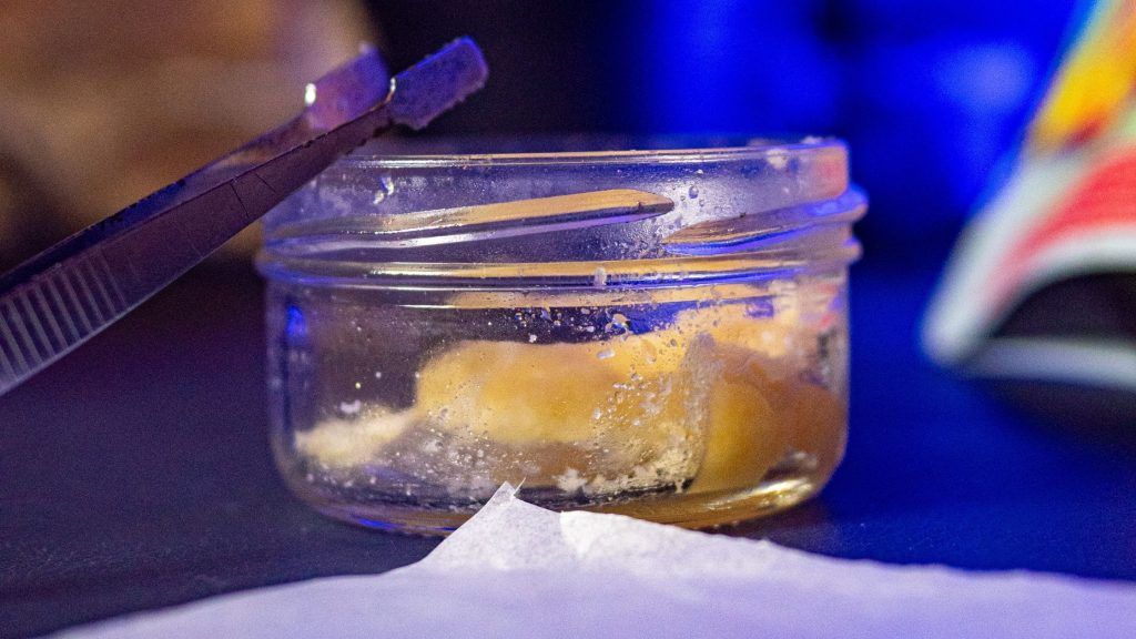 Concentrados de cannabis en Madrid: guía de extractos (rosin, shatter, live resin) y cómo probarlos en clubes wax de cannabis en madrid